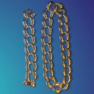 Lovely Gold Tone Linked Necklace and Bracelet